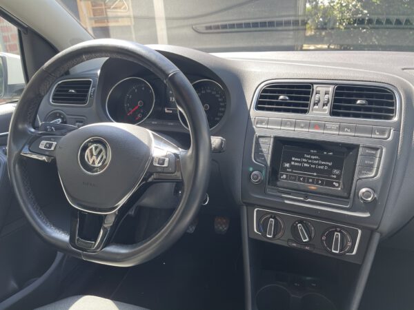 Volkswagen Polo 1.0 Comfortline 10