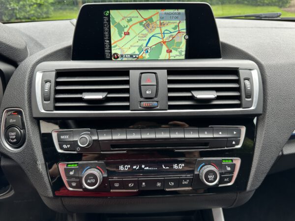 BMW-1-Serie-118I-M-Sport-apple-carplay-android-car-dashboard