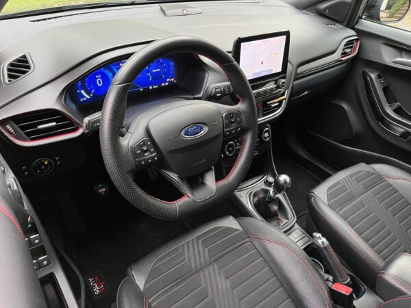 FORD-Puma-_1.0-EcoBoost-Hybrid_ST-Line-X_stuur_interieur