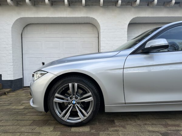 BMW 318i - Executive Steptronic - 2017 - 176.820Km - Afbeelding 4